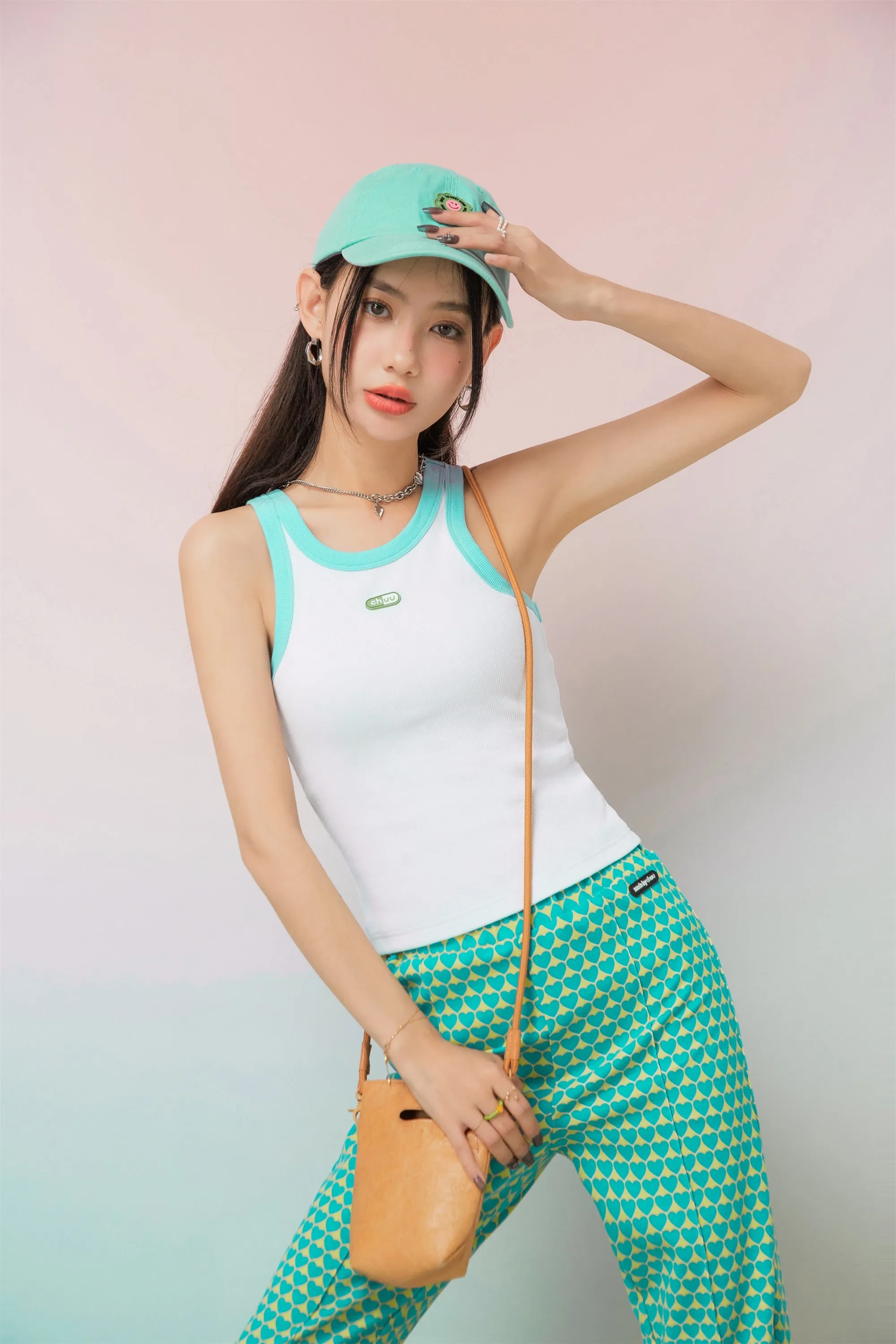 Color Matching Simple Logo Sleeveless Top