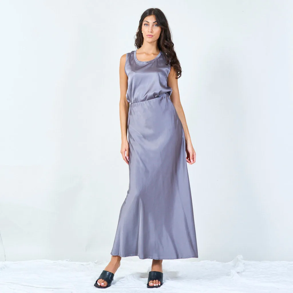 Sleeveless satin top with round neckline wholesale