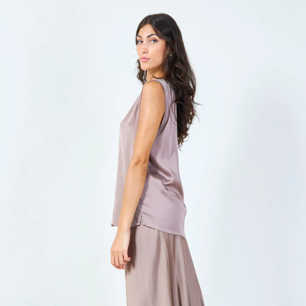 Sleeveless satin top with round neckline wholesale